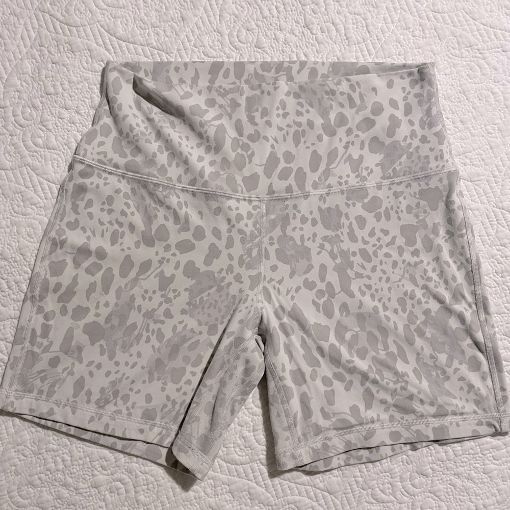 Lululemon align high-rise short 6in 
Cheetah camo antique white size 10